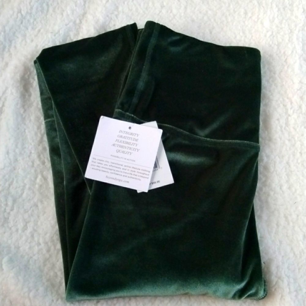 NWT Beyond Yoga Velvet Midi Legging SzMed